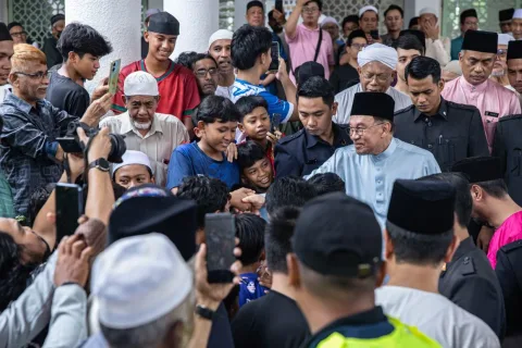 Anwar Buka Peluang Pemilu Lebih Awal: Stabilitas vs Agenda Pembersihan