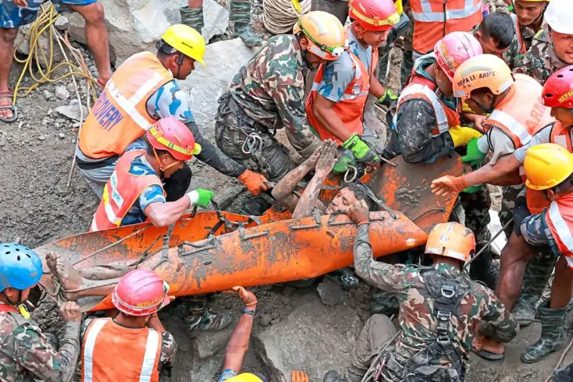 Dua Pekerja PLTA Selamat Setelah 10 Hari Terjebak di Terowongan Nepal: Harapan di Tengah Tragedi Himalaya