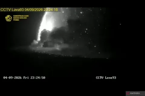 Erupsi Anak Krakatau Berlanjut: BNPB Minta Warga Pesisir Tenang, Zona Bahaya 3 Kilometer Disterilkan
