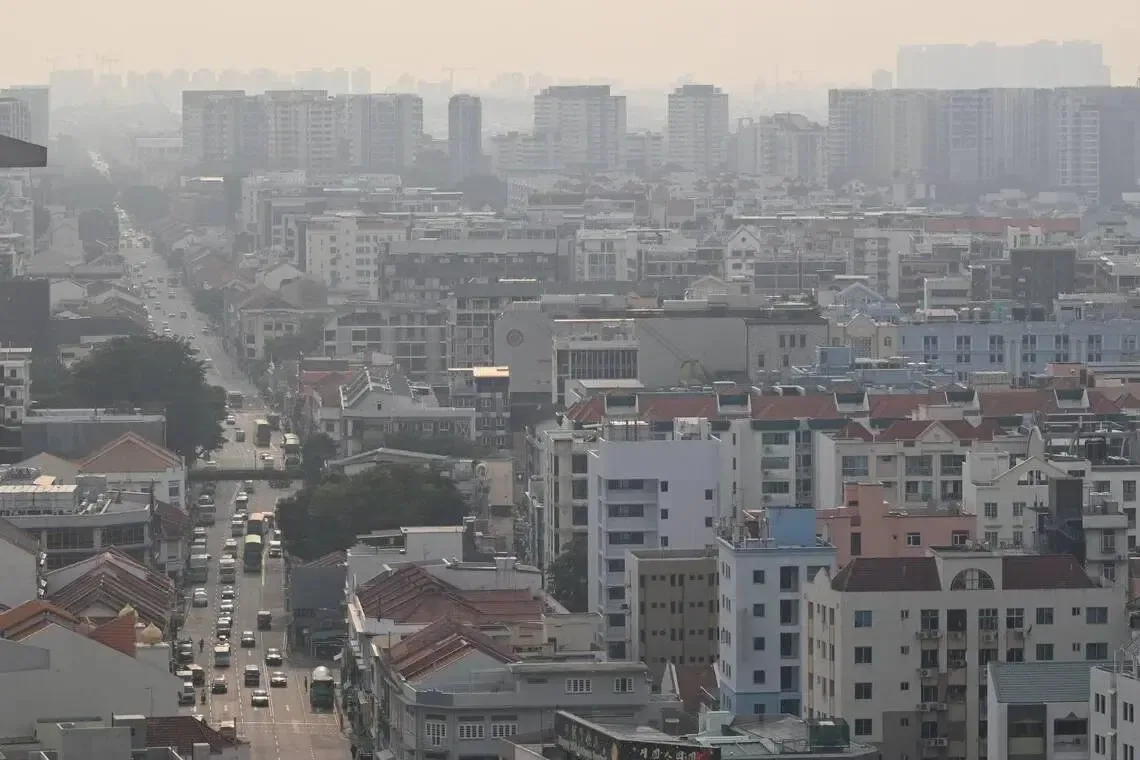 Kabut Asap Kembali Selimuti Singapura: PSI Tembus Level Tidak Sehat, Wilayah Tengah Terdampak Lebih dari Sehari