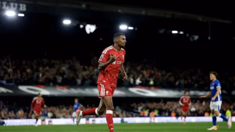 Dua Gol Cepat Isak Bawa Liverpool Raih Kemenangan Perdana di Bawah Andoni Iraola