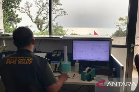 Gunung Anak Krakatau Erupsi Terus-Menerus, Intensitas Tertinggi Sepanjang 2026: Warga Pesisir Diminta Tenang
