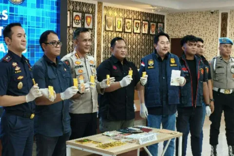 Penyelundupan 16 Kg Emas ke Singapura Digagalkan di Bandara Sam Ratulangi, Dua WNA China Jadi Tersangka