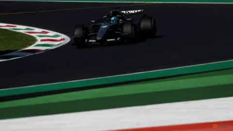 Russell Kunci Pole Position di Monza, Hamilton dan Verstappen Bersitegang