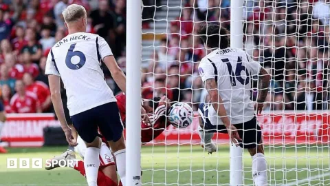 Kontroversi VAR di City Ground: Gol Neco Williams Dianulir, Manajer Forest Protes Keras