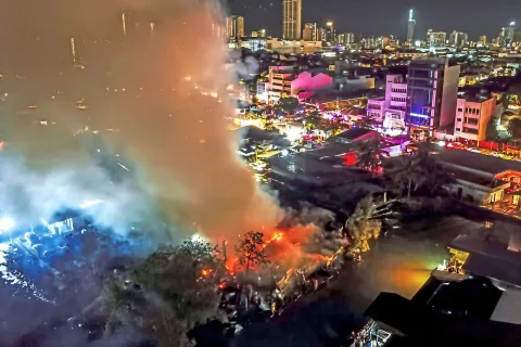 Kebakaran di Ambang Chew Jetty: 143 Petugas Damkar Berjibaku Selamatkan Warisan George Town