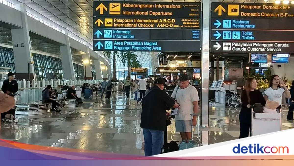 Abu Vulkanik Anak Krakatau Melumpuhkan Soetta: 33 Penerbangan Terganggu, Penutupan Diperpanjang