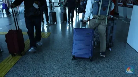 Bandara Soetta Lumpuh 8 Jam, 22.798 Penumpang Terdampak Erupsi Anak Krakatau