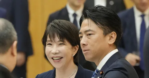 Perombakan Kabinet Jepang: Koizumi Dipertahankan, Kobayashi Masuk Panggung Utama