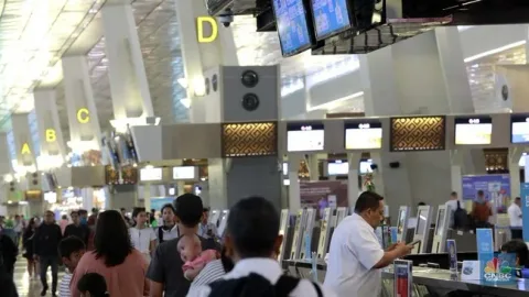 Bandara Soetta Kembali Ditutup Hingga Siang: Abu Krakatau Mengganggu Penerbangan Domestik