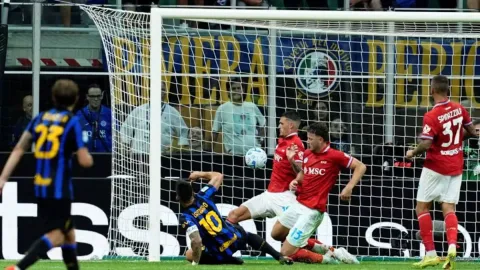Drama Serie A: Inter Bangkit dari Ketertinggalan Dua Gol, Roma Kunci Puncak Klasemen di Menit Akhir