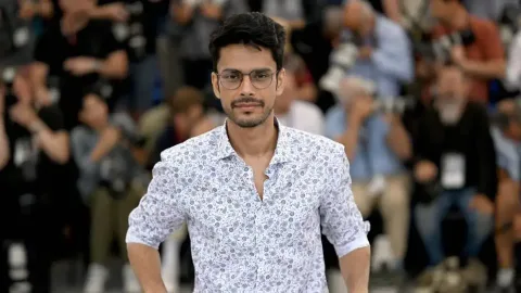 Sutradara Nominasi Oscar Shaunak Sen Ubah Diagnosis Kanker Menjadi Film Dokumenter: Sebuah Refleksi Polusi dan Perawatan