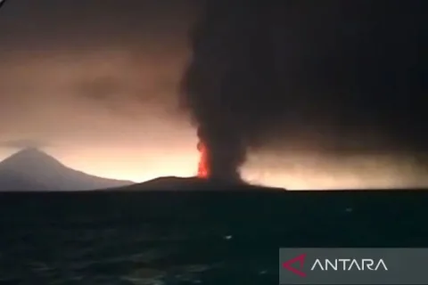 Kemenhub Terbitkan Larangan Kapal Mendekat 3 Kilometer ke Anak Krakatau, Penyeberangan Merak-Bakauheni Tetap Normal
