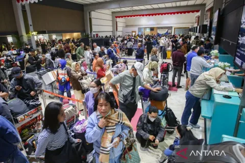 Erupsi Anak Krakatau Meluas, Empat Bandara di Jakarta, Banten, dan Lampung Ditutup Sementara