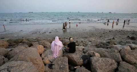 Iran Klaim Serang Kapal AS di Selat Hormuz, Eskalasi Baru di Tengah Runtuhnya Negosiasi
