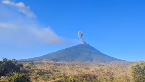 Ili Lewotolok Erupsi Beruntun, Kolom Abu Capai 600 Meter: Warga Diimbau Siaga