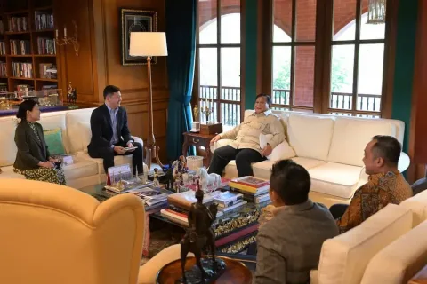 Prabowo Terima Utusan AS di Hambalang Sehari Usai Pulang dari Rusia: Sinyal Politik Luar Negeri Bebas Aktif?