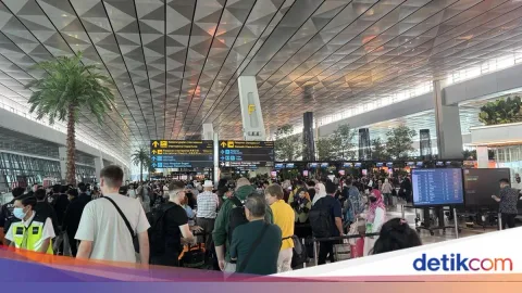 Bandara Soetta Kembali Ditutup: Antrean Penumpang Mengular Imbas Abu Vulkanik Anak Krakatau