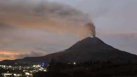 Status Siaga Gunung Sinabung Dipertahankan, Ancaman Lahar Dingin Mengintai saat Musim Hujan
