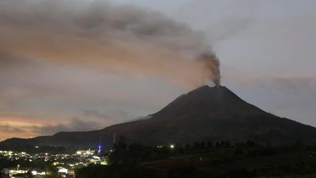 Status Siaga Gunung Sinabung Dipertahankan, Ancaman Lahar Dingin Mengintai saat Musim Hujan