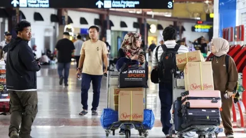 Enam Bandara Ditutup Akibat Abu Krakatau, Kemenhub Alihkan Rute ke Kertajati-Semarang-Juanda