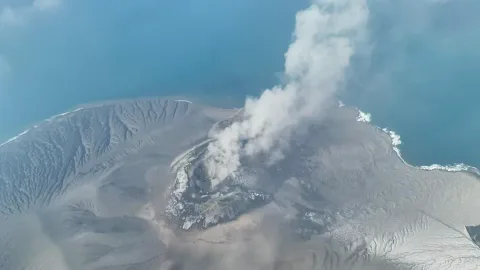 Bandara Soekarno-Hatta Kembali Perpanjang Penutupan: Abu Vulkanik Anak Krakatau Lumpuhkan 301 Penerbangan