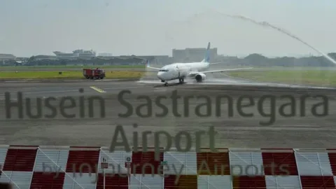 Bandara Husein Sastranegara Tutup Empat Jam: 1.344 Penumpang Terdampak Abu Vulkanik Anak Krakatau