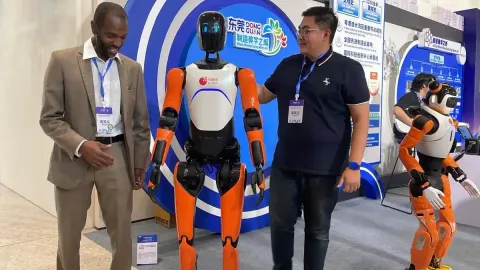 China Pamer Robot dan Mobil Listrik AI di Forum Media Asia-Pasifik, Sinyal Dominasi Teknologi Jelang KTT APEC