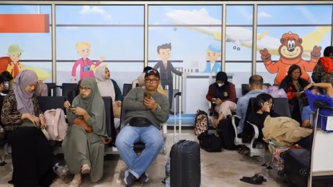 Abu Vulkanik Anak Krakatau Melumpuhkan Penerbangan: 8 Bandara Ditutup, Ribuan Penumpang Terdampak
