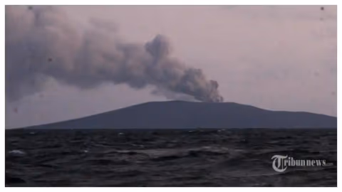 Erupsi Anak Krakatau: Abu Vulkanik, Bencana Jangka Pendek yang Menyimpan Harta Kesuburan