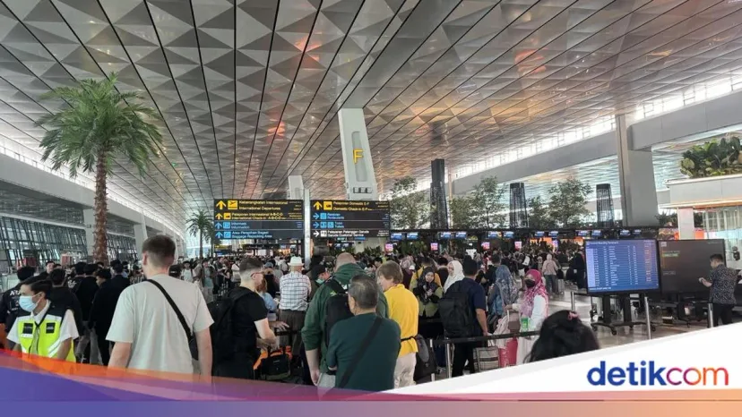 Bandara Soekarno-Hatta Lumpuh: 119 Ribu Penumpang Terjebak di Tengah Hujan Abu Vulkanik
