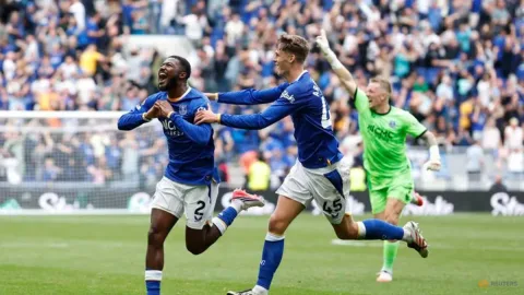 Debut Kilat Maitland-Niles Selamatkan Everton dari Kekalahan di Kandang Manchester United