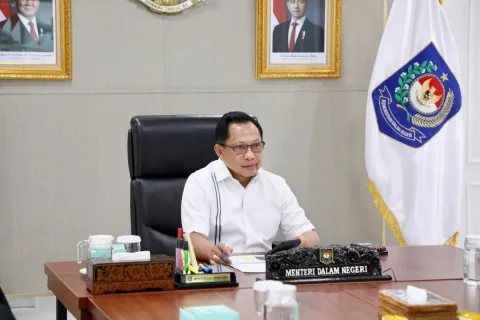 Erupsi Anak Krakatau: Mendagri Instruksikan Pemda Siaga, Warga Diminta Pakai Masker