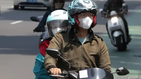 Mendagri Instruksikan Pemda Bagikan Masker: Ancaman Abu Krakatau Kian Meluas hingga Enam Provinsi