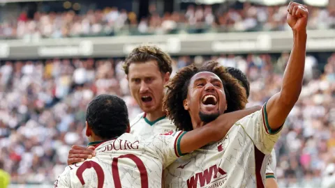Augsburg Bantai Frankfurt 4-1 dan Kunci Puncak Klasemen Bundesliga