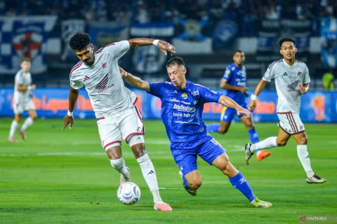 Persib Bandung Bungkam PSM Makassar 3-1 di Laga Pembuka BRI Super League