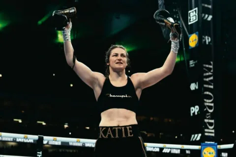 Katie Taylor Pensiun Sempurna: Kalahkan Pili, Rebut Gelar Juara Sejati Ketiga Kalinya