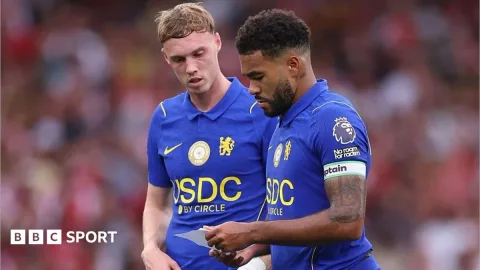 Chelsea Krisis Gelandang: Dua Bek Kanan Jadi Tumpuan di Lini Tengah, Belanja £349 Juta Dipertanyakan