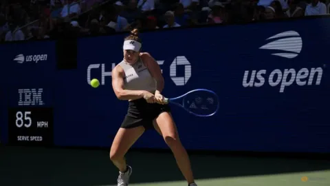 Noskova Taklukkan Kostyuk di US Open, Siap Hadapi Sabalenka di Perempat Final