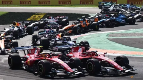 Hamilton Desak Ferrari Terapkan Aturan Tertulis Usai Insiden dengan Leclerc di Monza