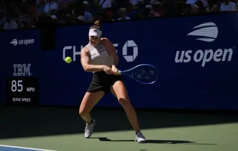 Noskova Lolos ke Perempat Final US Open, Tantang Sabalenka di Tengah Tekanan Mental