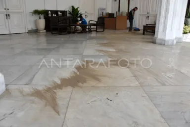 Erupsi Anak Krakatau: Kemenkes Rilis Protokol Bersihkan Abu Vulkanik agar Rumah Tak Jadi Sumber Penyakit