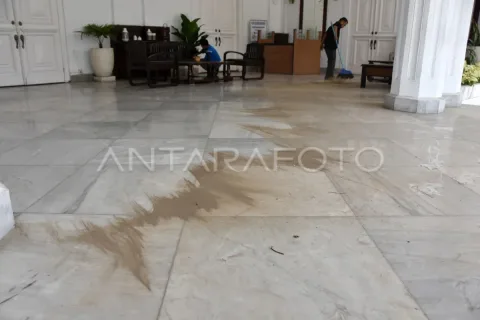 Erupsi Anak Krakatau: Kemenkes Rilis Protokol Bersihkan Abu Vulkanik agar Rumah Tak Jadi Sumber Penyakit
