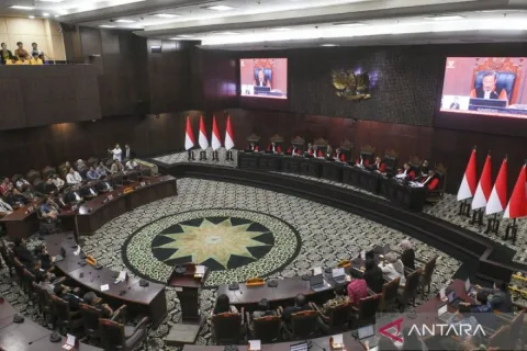 MK Putuskan Empat Uji Materiil Hari Ini: Guru, UU ITE, Polri, hingga Korporasi