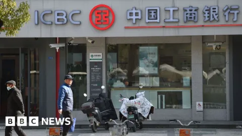 Beijing Suntik Dana Rp 850 Triliun ke Bank dan Asuransi BUMN: Sinyal Ekonomi China Masih Rentan?