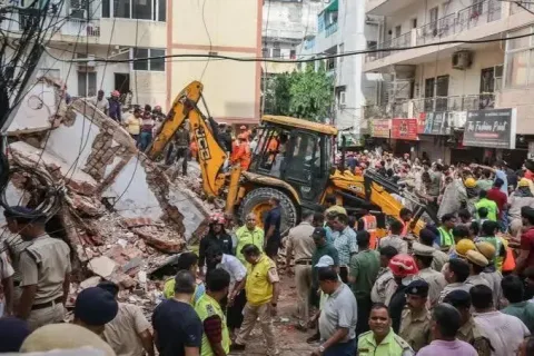 Runtuhnya Bangunan di New Delhi Tewaskan Tiga Orang, Puluhan Mahasiswa Terjebak