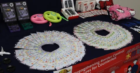 Rekor Penyitaan Barang Palsu di Osaka: Stiker Imitasi Mendominasi, Waspada Belanja Online