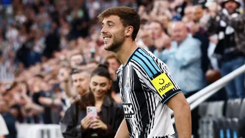 Kiper Anyar Newcastle, Lukas Hornicek, Jadi Pembelian Terbaik Sejak Isak?