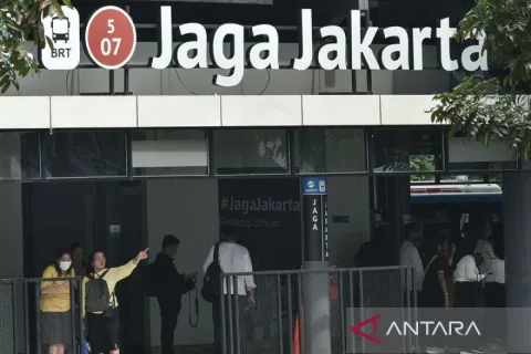 Lift dan Eskalator 22 Halte Transjakarta Kembali Beroperasi Setelah Sempat Mati Akibat Abu Vulkanik