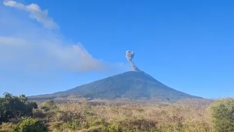 Erupsi Serentak di Sejumlah Gunung, Mbah Rono Ingatkan Kepala Daerah soal Peta Risiko